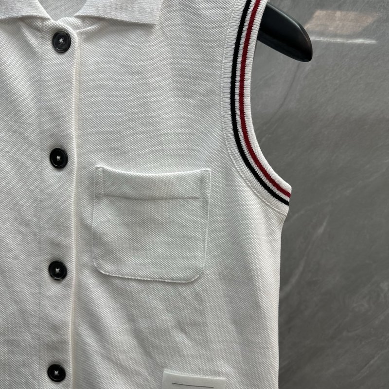 톰브라운 컬러 슬리브 칼라 민소매 조끼 001-182592