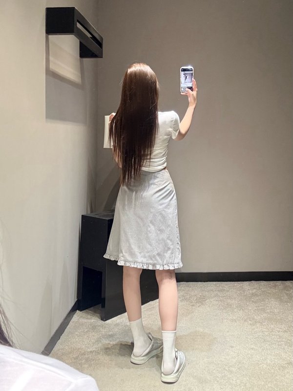 미우미우 연회색 체크 프릴 A 라인 스커트 001-182648