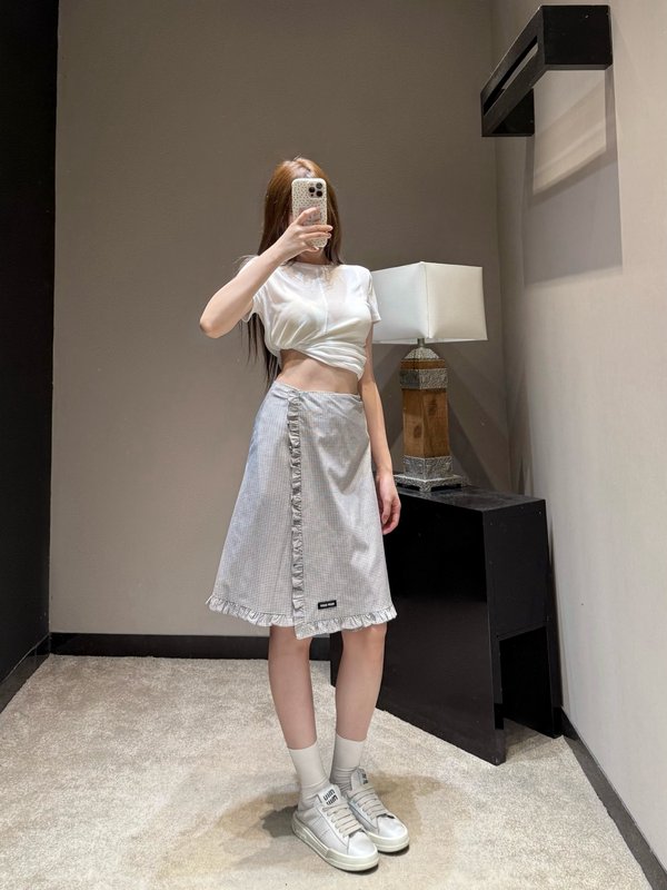미우미우 연회색 체크 프릴 A 라인 스커트 001-182648