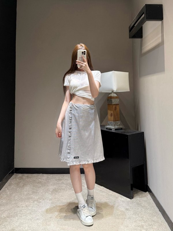 미우미우 연회색 체크 프릴 A 라인 스커트 001-182648