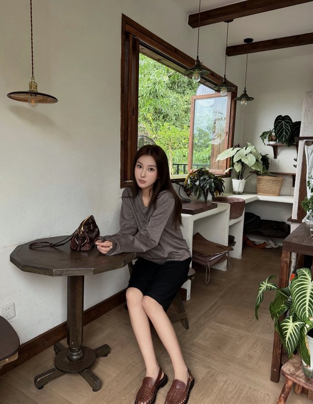 미우미우 V 넥 체크 니트 긴팔 001-182662