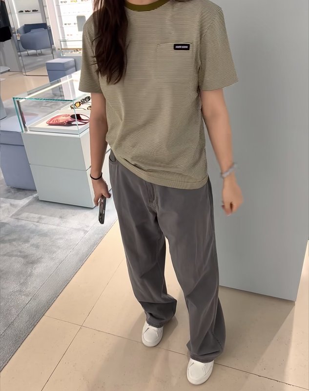 미우미우 올리브 스트라이프 라운드 티셔츠 001-182725