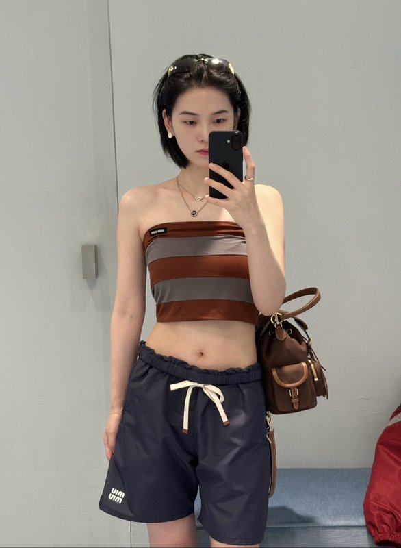 미우미우 여름 네이비 나일론 쇼츠 001-182796