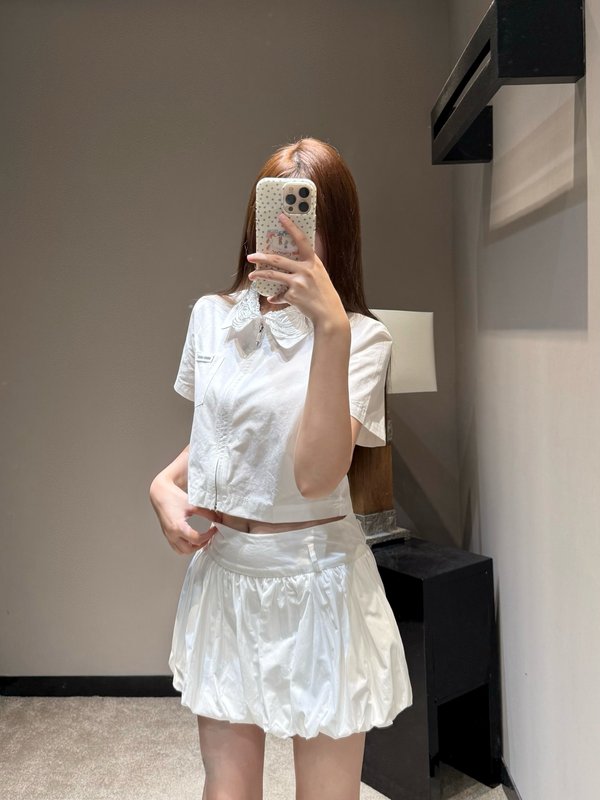 미우미우 화이트 디스크 칼라 지퍼 셔츠 스커트 세트 001-182817