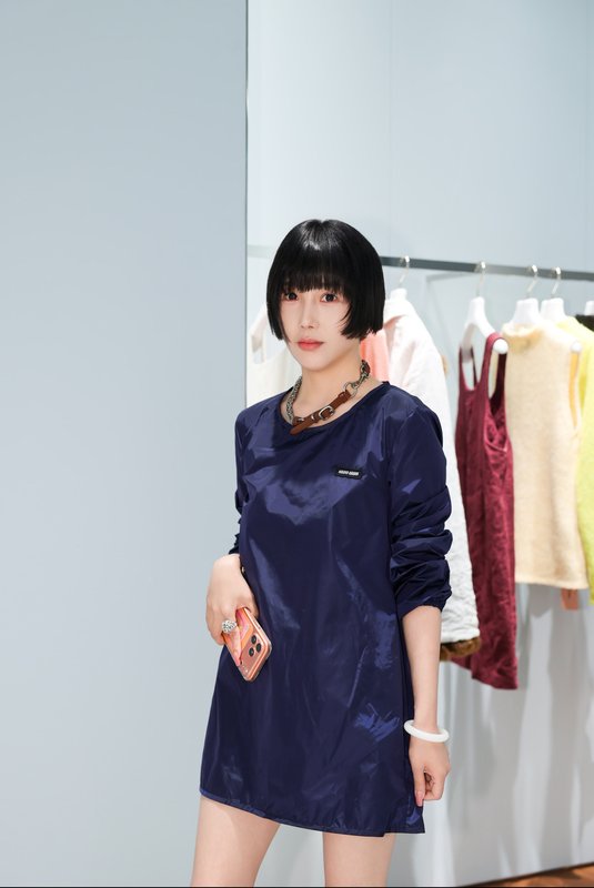 미우미우 여름 광택 롱슬리브 원피스 001-182845