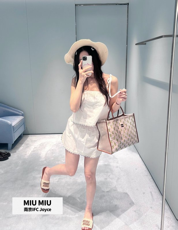 미우미우 여름 스트랩 자수 레이스 민소매 001-182848