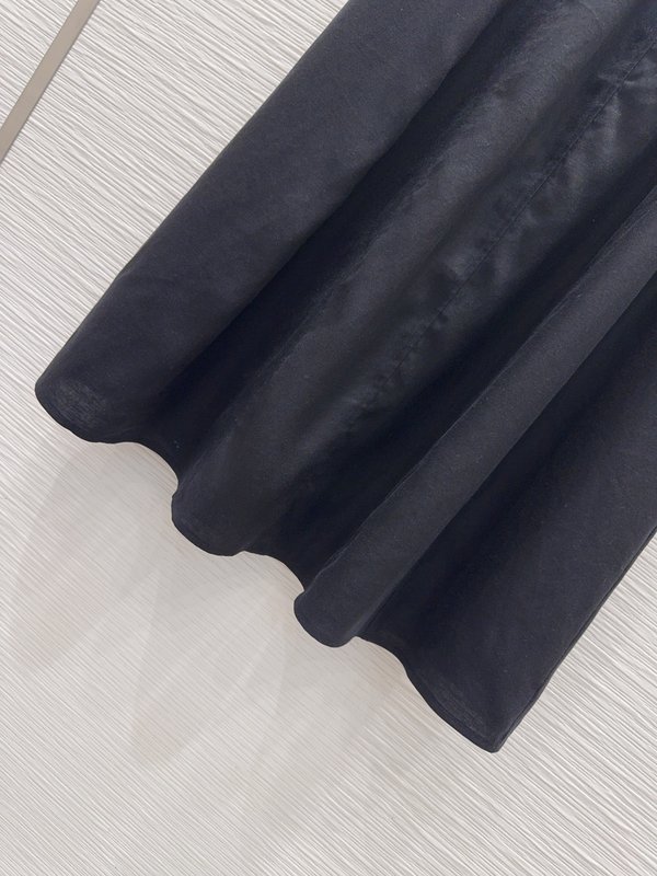 미우미우 커스텀 원단 입체 컷팅 스커트 001-182872