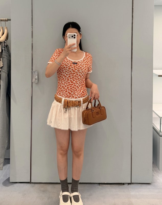 미우미우 오렌지 톤 풀 프린트 레이스 트림 반팔 티셔츠 001-182889