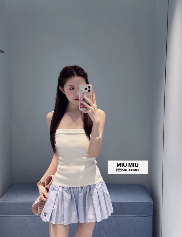 미우미우 스타일 화이트 블루 스플라이스 튜브톱 플리츠 001-182907