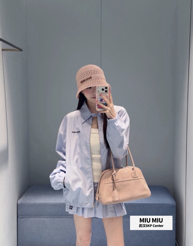 미우미우 스타일 화이트 블루 스플라이스 튜브톱 플리츠 001-182907