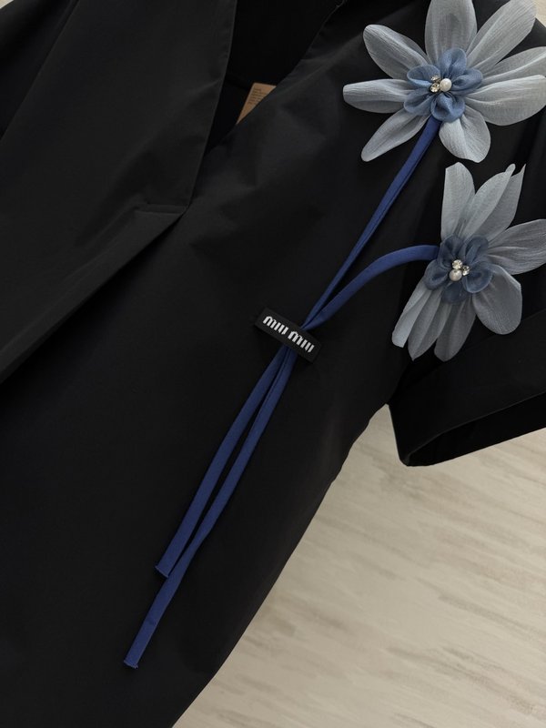 미우미우 스타일 블루 입체 꽃 진주 셔츠 001-182932