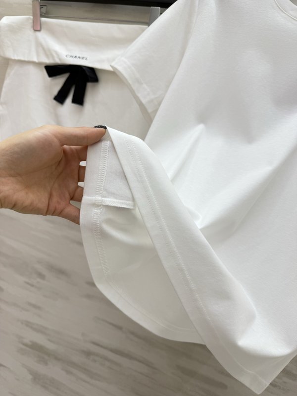샤넬 진주 장식 숏슬리브 티셔츠 001-183057