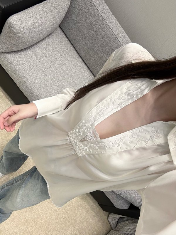 샤넬 새틴 레이스 자수 셔츠 001-183154