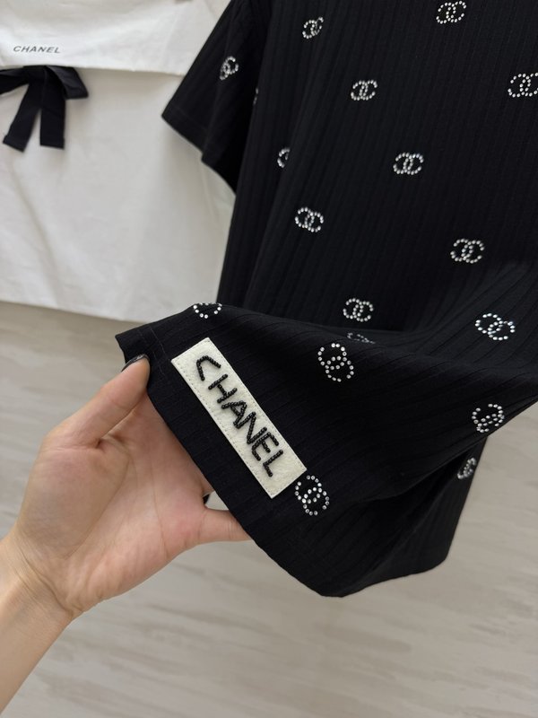 샤넬 풀 다이아몬드 더블 C 로고 티셔츠 001-183157