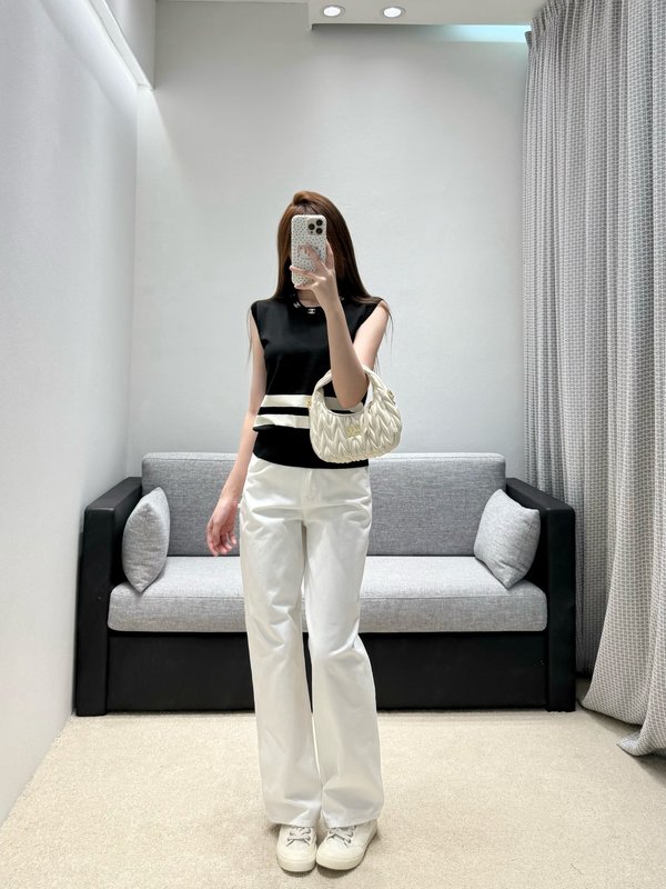 샤넬 봄여름 클래식 블랙 화이트 스트라이프 조끼 스웨터 001-183225