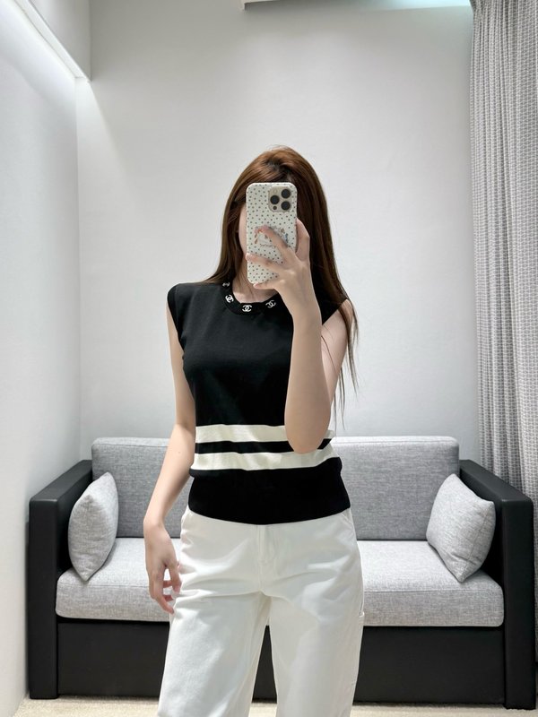 샤넬 봄여름 클래식 블랙 화이트 스트라이프 조끼 스웨터 001-183225
