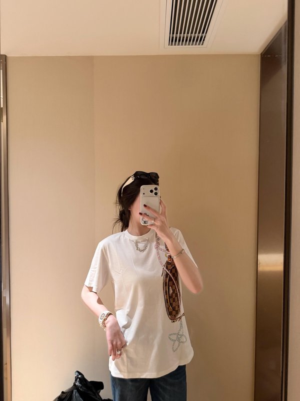루이비통 체커보드 백팩 프린트 반팔 티셔츠 001-183316