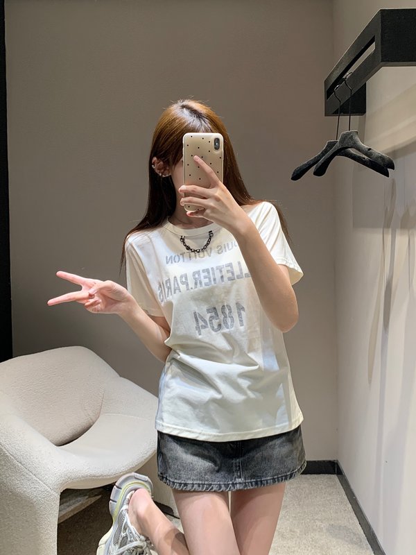 루이비통 레터 프린트 체인 라운드 티셔츠 001-183317