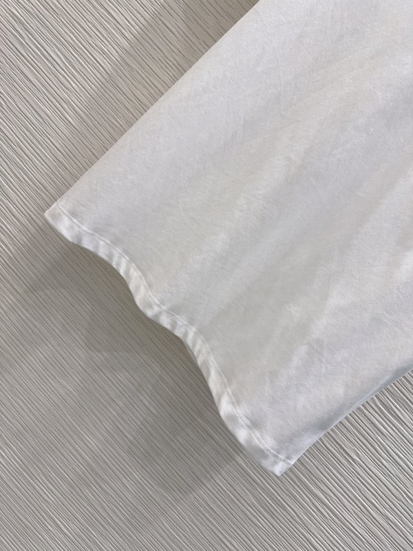 루이비통 여성 화이트 포켓 반팔 티셔츠 001-183355