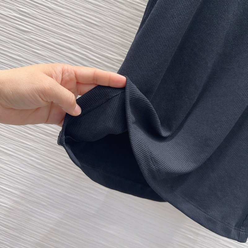 심플하고 고급스러운 통기성 민소매 탑 001-183358