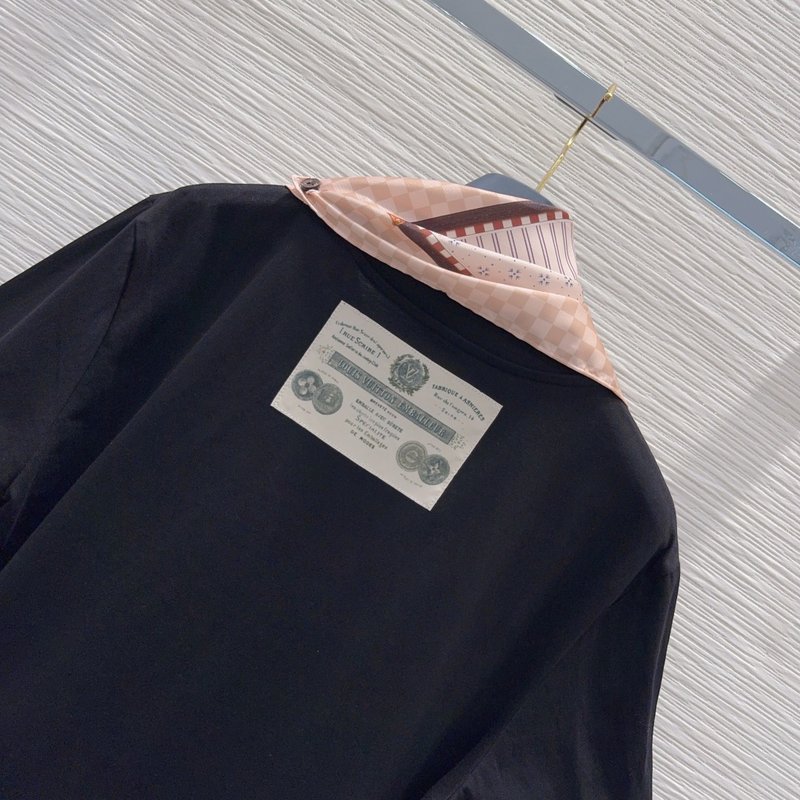 루이비통 여성 심플 라운드넥 반팔 티셔츠 001-183383