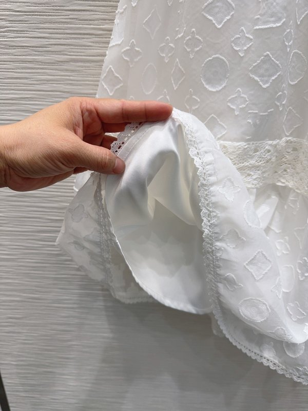 루이비통 자수 컷팅 원피스 001-183581