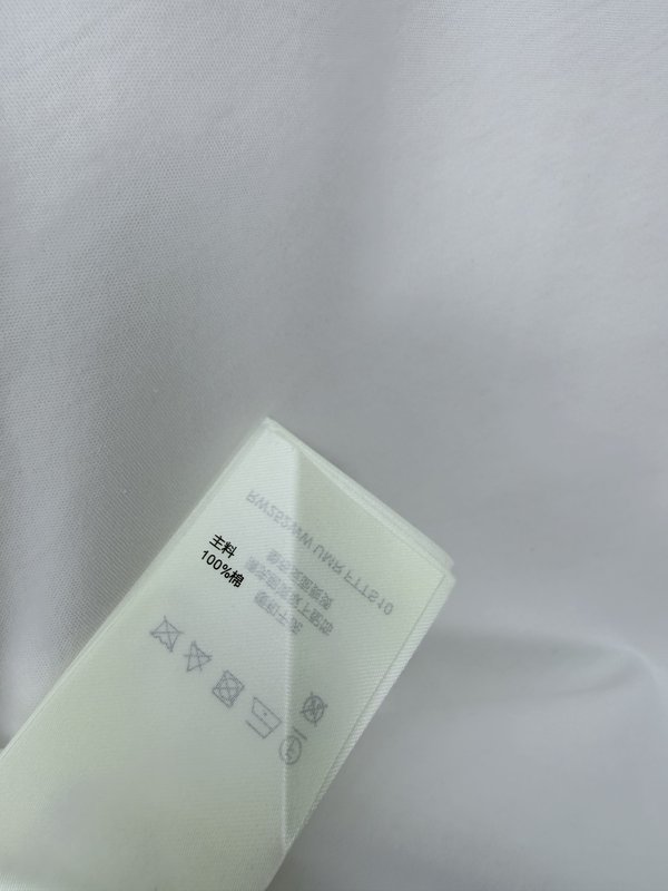루이비통 자수 로고 라운드넥 반팔 티셔츠 001-183585