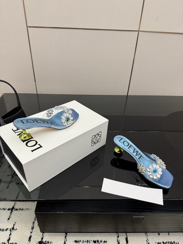 로에베 여름 한정 필름 단추 슬리퍼 001-183648