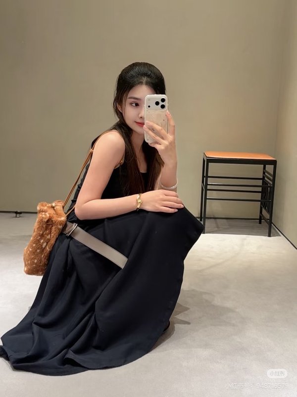 로에베 웨이스트 주름 벨트 민소매 원피스 001-183886