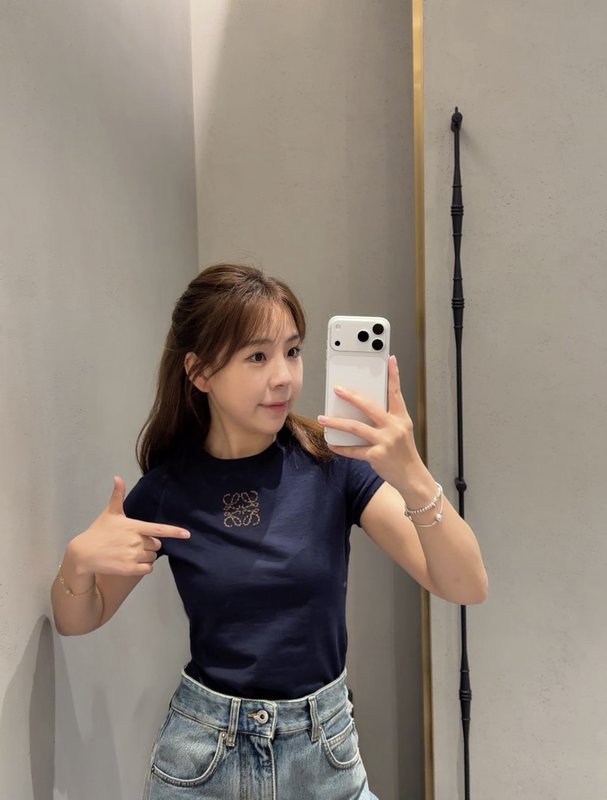로에베 슬림핏 라운드넥 로고 자수 티셔츠 001-183898
