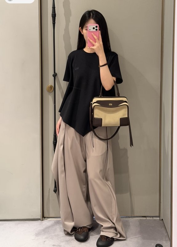로에베 로고 자수 불규칙 반팔 티셔츠 001-184026