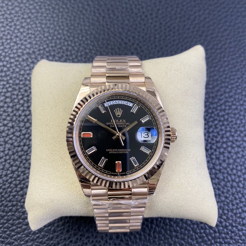 요일 날짜형 40MM 루비 다이얼 시계 001-184703
