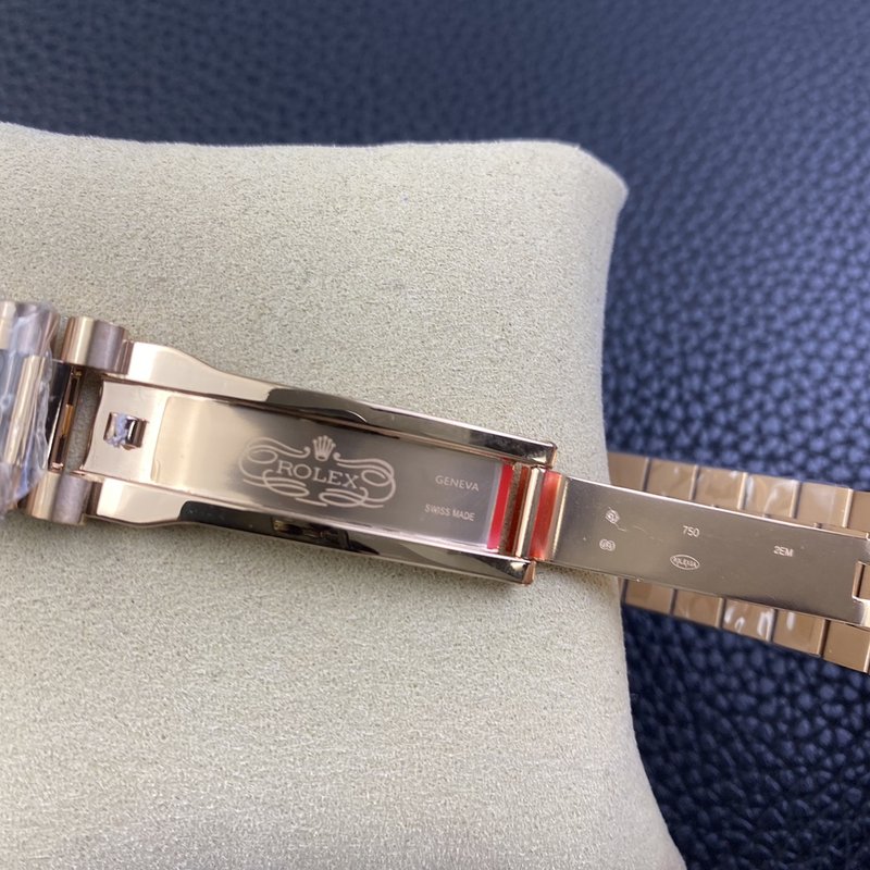 요일 날짜형 40MM 루비 다이얼 시계 001-184703