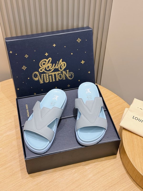 LV 오아시스 스웨이드 뮬 남성용 샌들 001-185351