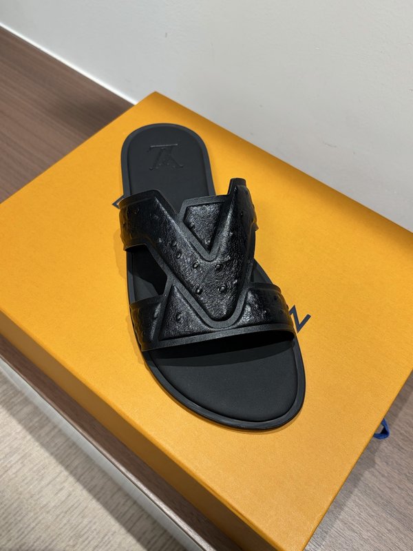 LV 남성 오스트리치 엠보 슬리퍼 001-185362