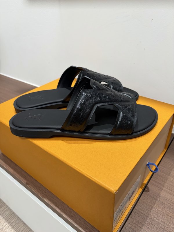 LV 남성 오스트리치 엠보 슬리퍼 001-185362