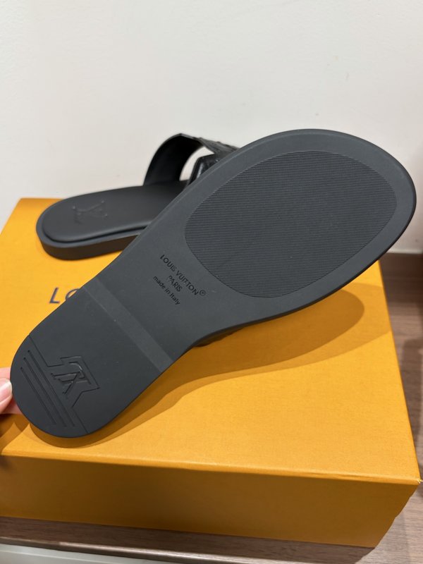 LV 남성 오스트리치 엠보 슬리퍼 001-185362