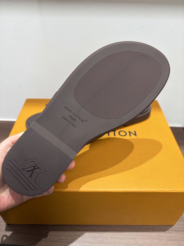 LV 남성 오스트레치 엠보 슬라이드 001-185365