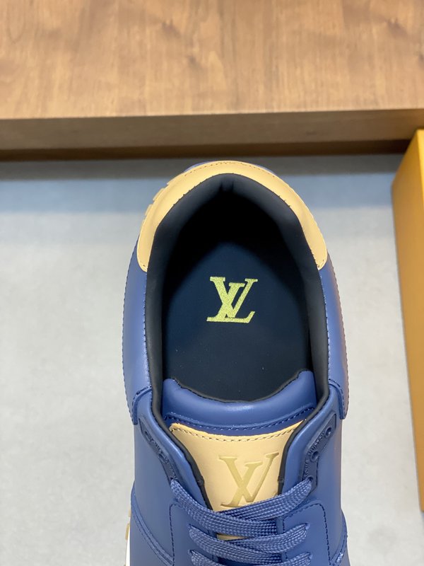 LV 남성 Run Away 스무스 가죽 스니커즈 001-185427
