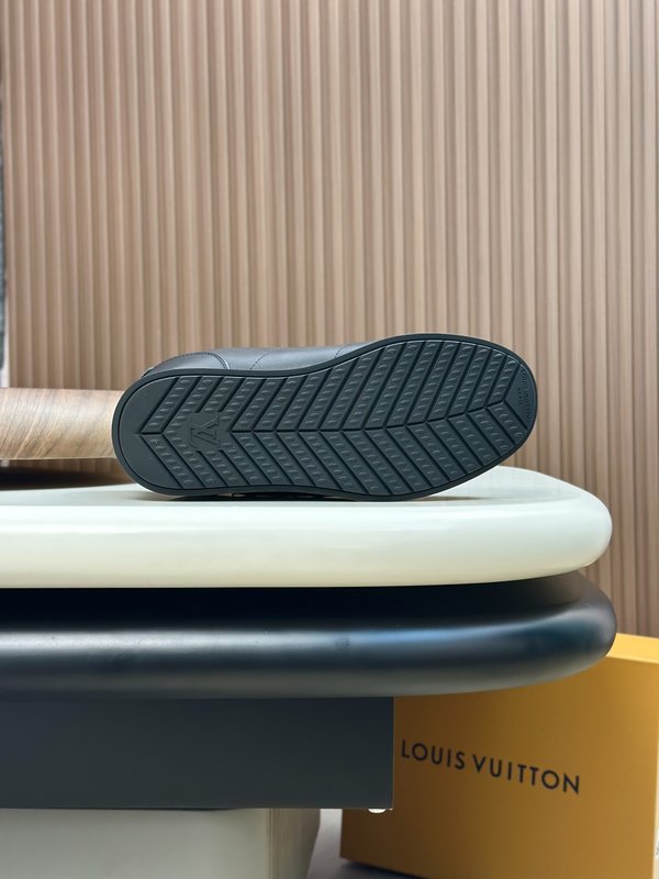 LV 루이비통 클래식 런웨이 남성화 001-185600