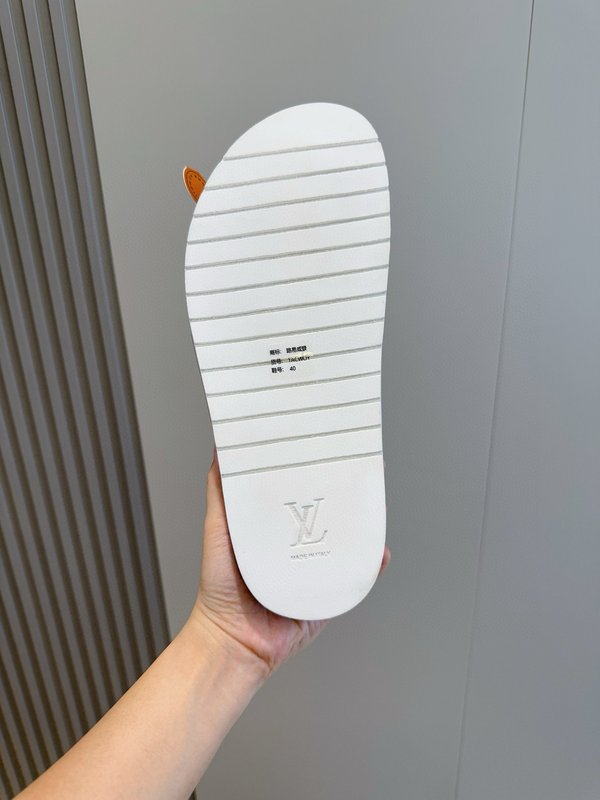 LV P600 오아시스 스웨이드 슬라이드 001-185685