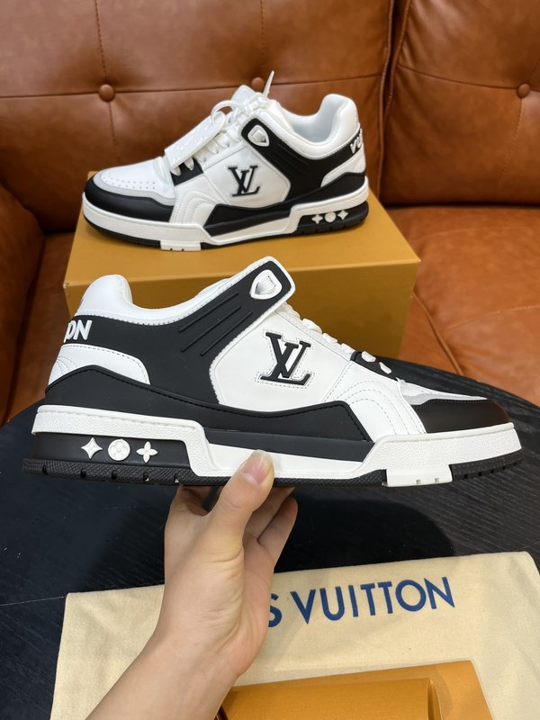 LV Aw22 트레이너 그레인 가죽 스니커즈 001-185882