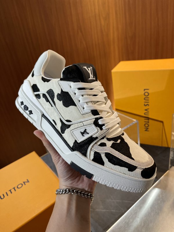 LV 트레이너 스니커즈 카우 프린트 001-185885
