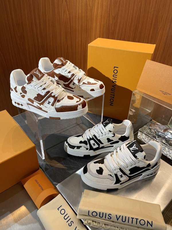 LV 트레이너 스니커즈 카우 프린트 001-185885