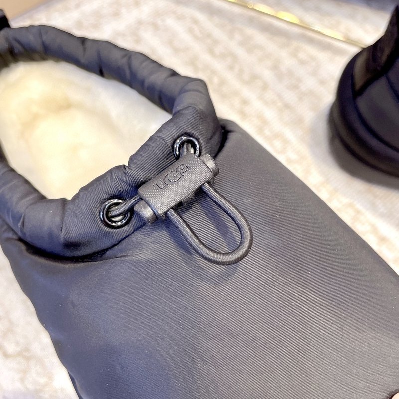 UGG F22 클래식 맥시 숏 부츠 001-185966