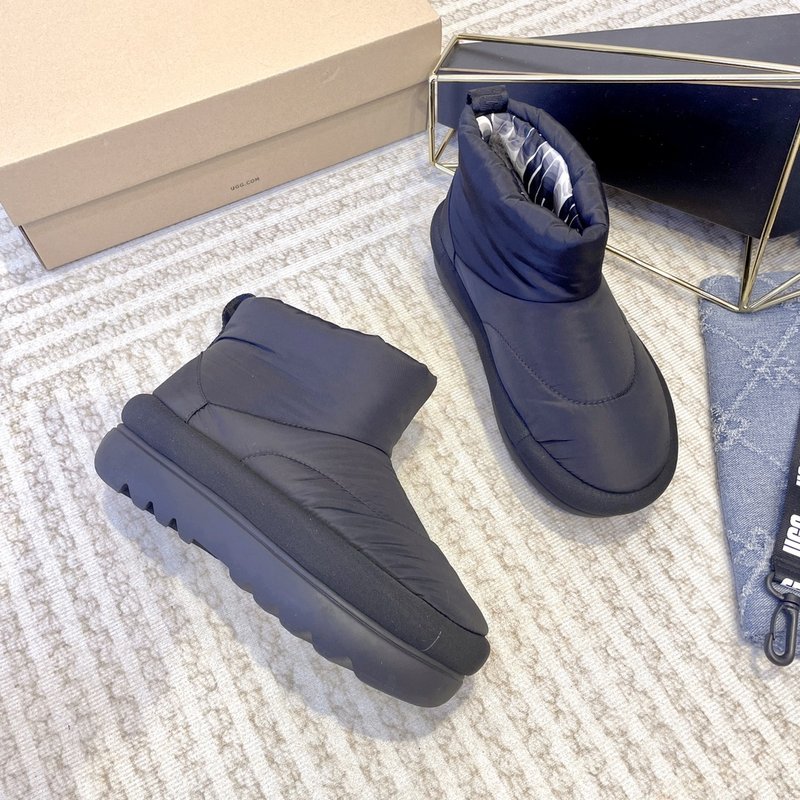UGG F22 클래식 맥시 숏 부츠 001-185967