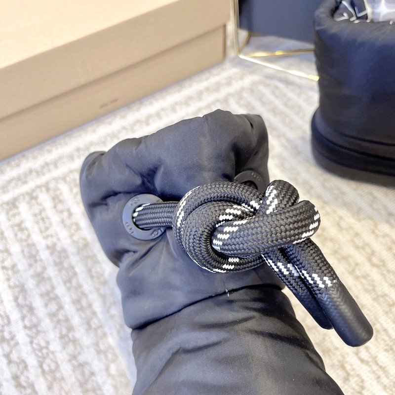 UGG 클래식 맥스 다운 스노우 부츠 001-185968
