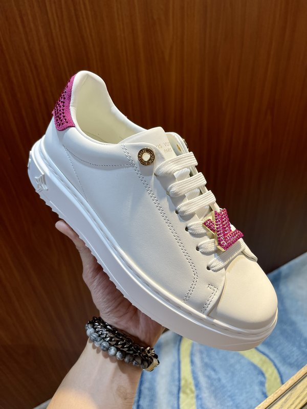 LV 타임아웃 가죽 스니커즈 001-186002