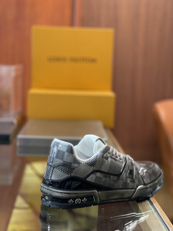 LV 남성 트레이너 운동화 P700 모델 001-186111