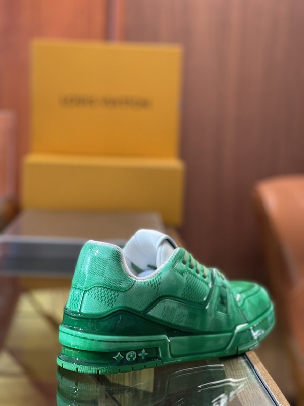 LV 남성 트레이너 운동화 P700 모델 001-186111